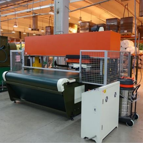40T Automatic Continuous Conveyor Belt Cutting Machine For Leather/Fabric/Cloth Die Cutting