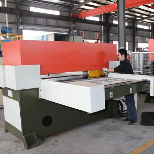 Double Sides Feeding Automatic Die Cutting Machine for PP Blister Packaging